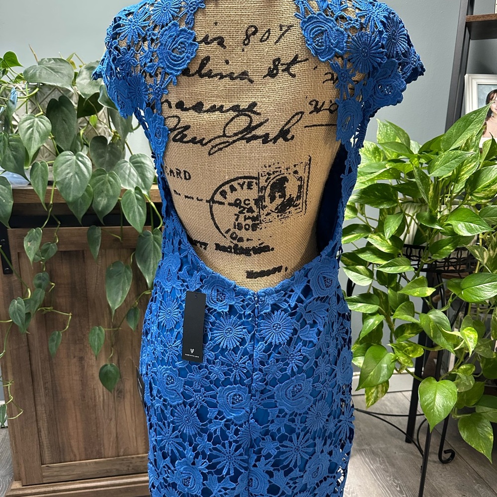 Lulu‘s Romance Language blue backless lace dress. NWT. Size L. - Picture 5 of 5